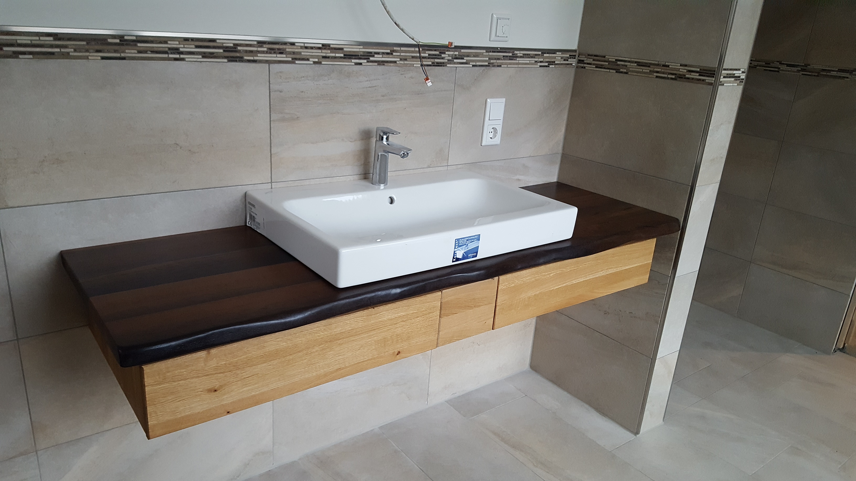 Waschtisch aus Mooreiche / Eiche Waschtisch aus Mooreiche / Eiche