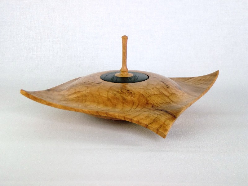 Mantadose aus Kirschenholz